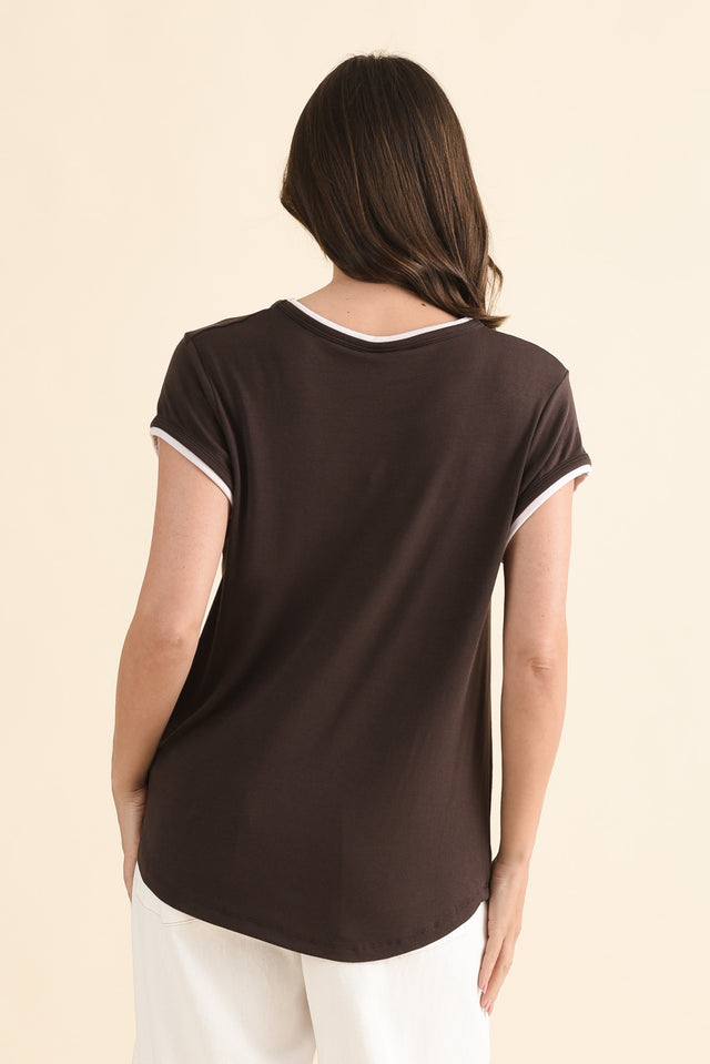 Izzy Chocolate Contrast Trim Tee,Back,Brunette model,alt text|model:MJ image 4