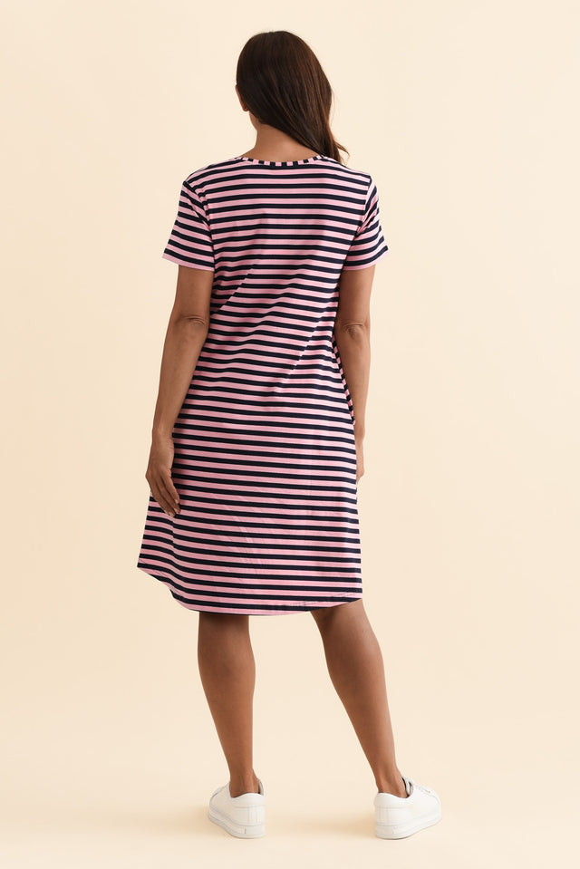 alt text|model:Cara image 4