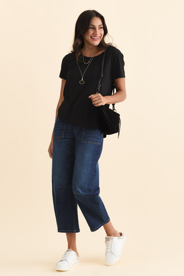 Janis Black Bamboo Tee,Brunette model,alt text|model:Brontie image 4