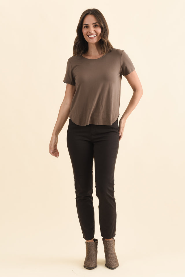 Janis Chocolate Bamboo Tee,Brunette model,alt text|model:MJ image 7