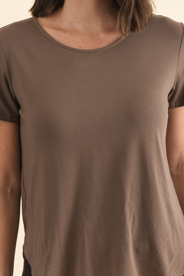 Janis Chocolate Bamboo Tee,Brunette model,alt text|model:MJ image 6