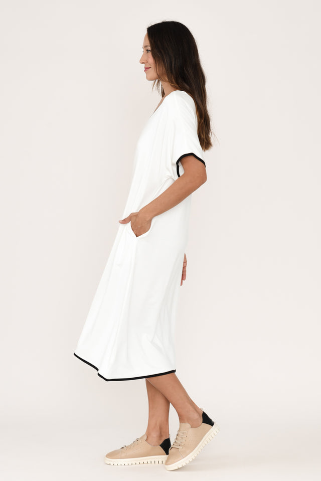 alt text|model:Cara image 5