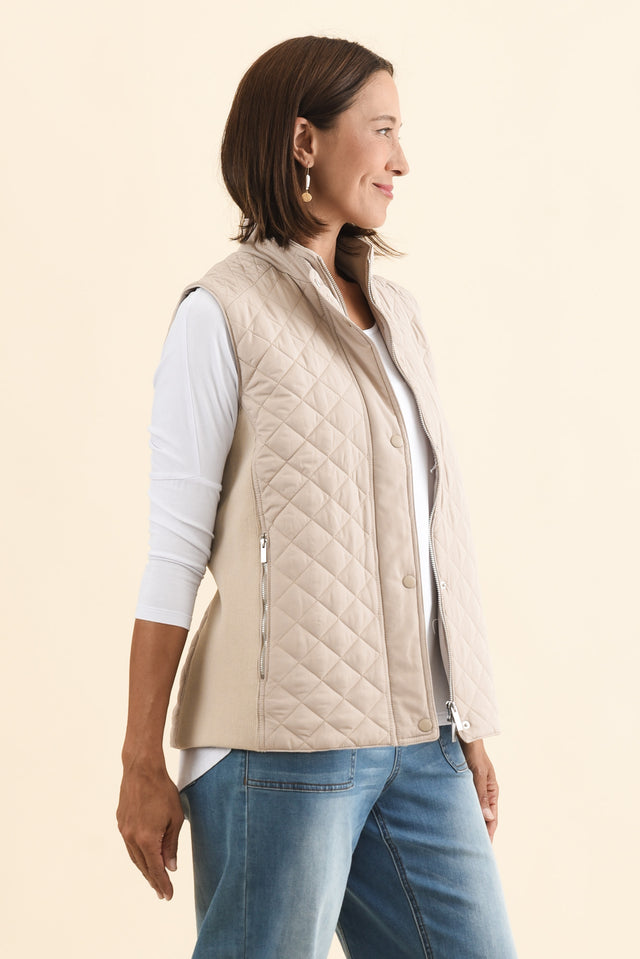 Joey Cream Puffer Vest,Brunette model,alt text|model:Cara image 4