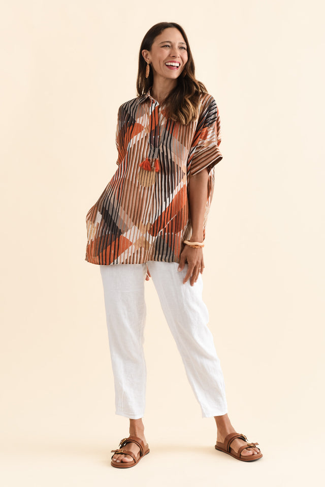 Kairi Brown Abstract Cotton Top,Brunette model,alt text|model:Cara image 7