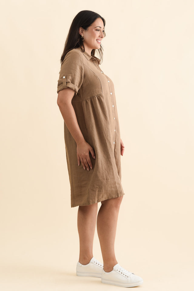 alt text|model:Emilia image 11