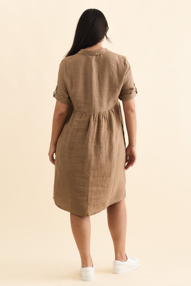 alt text|model:Emilia image 12