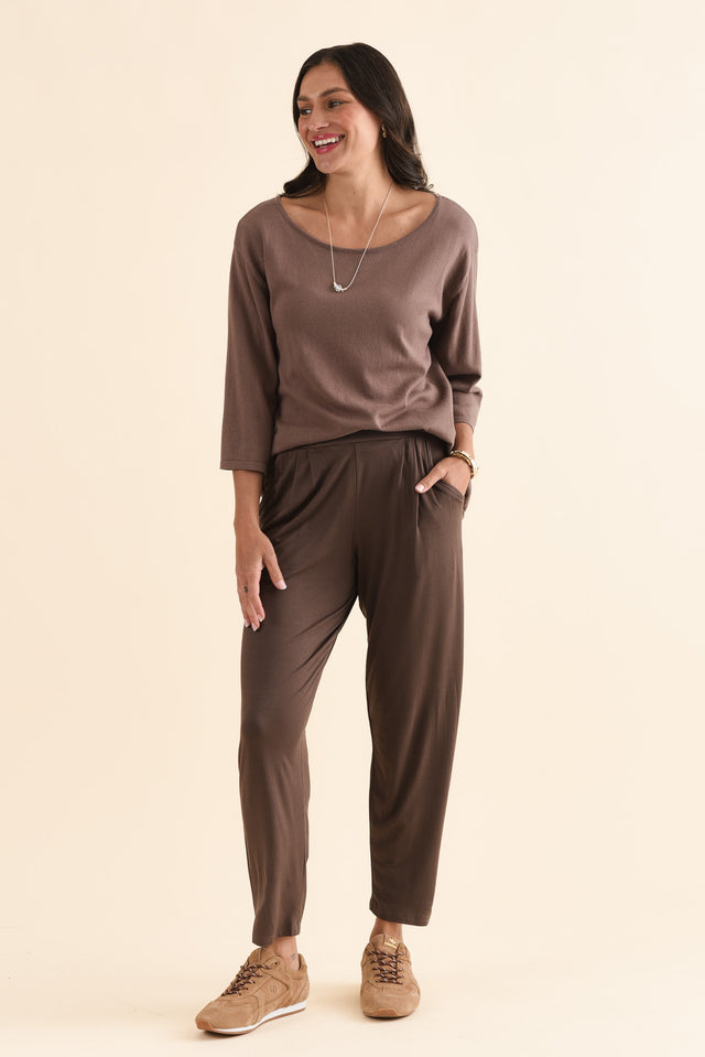 Kennedy Chocolate Stretch Pocket Pants,Full Body,Brunette model,alt text|model:Brontie image 6
