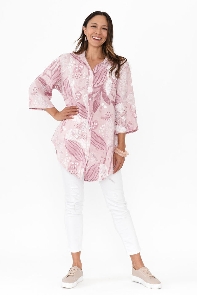 alt text|model:Cara image 3