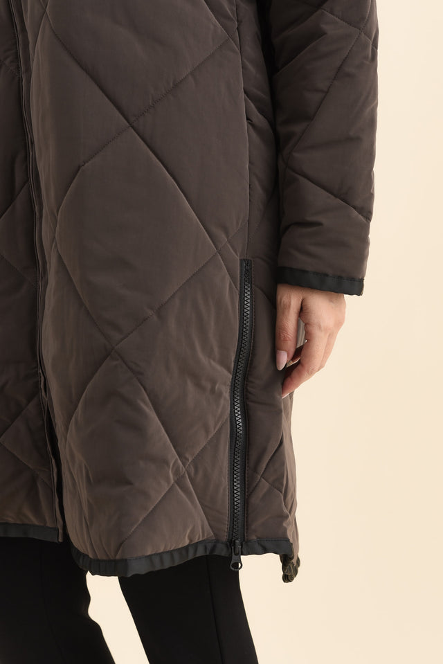 alt text|model:MJ image 6