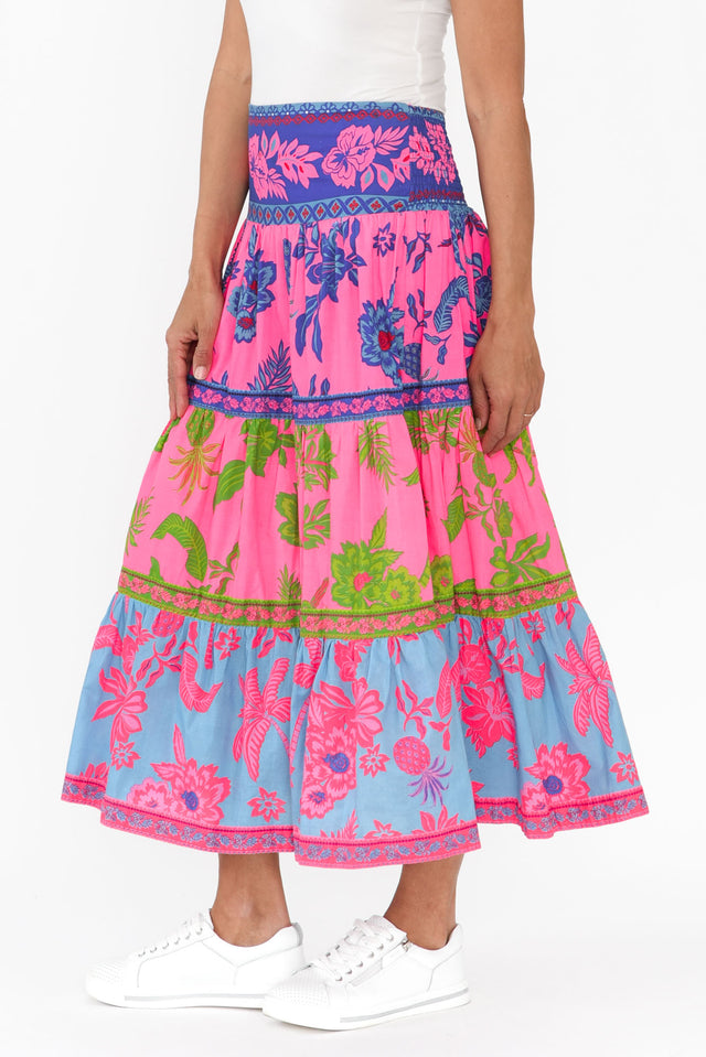 alt text|model:Cara image 3