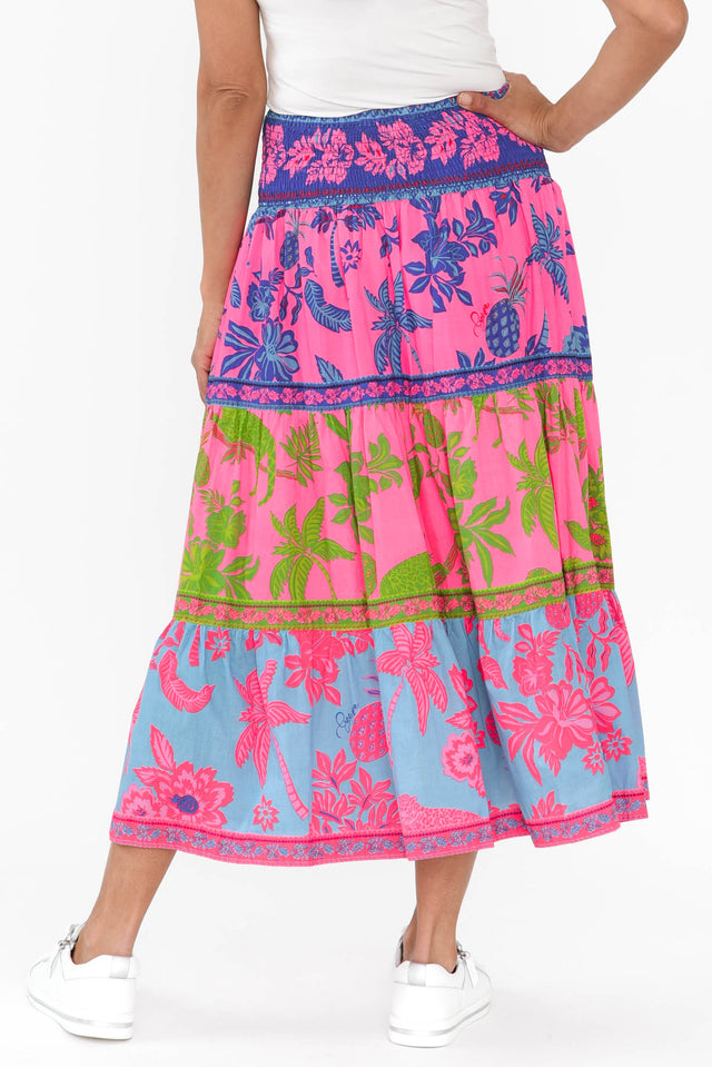 alt text|model:Cara image 4