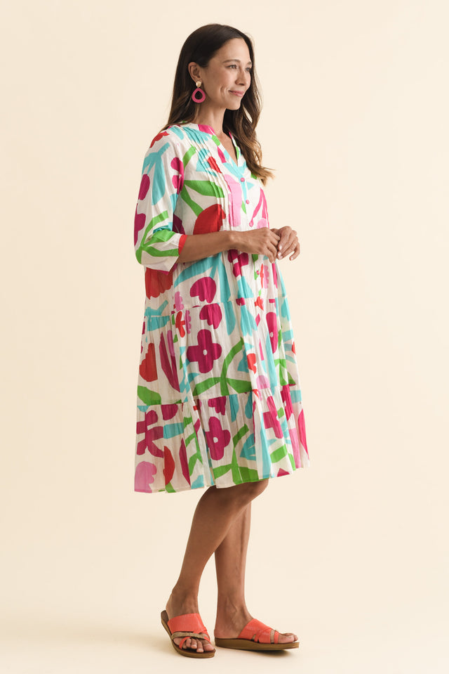 alt text|model:Cara image 4