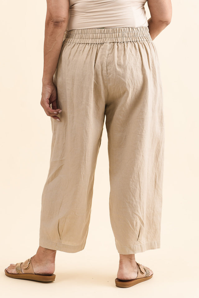 Lassie Beige Linen Barrel Pants,Back,Brunette model,alt text|model:Pilita image 12