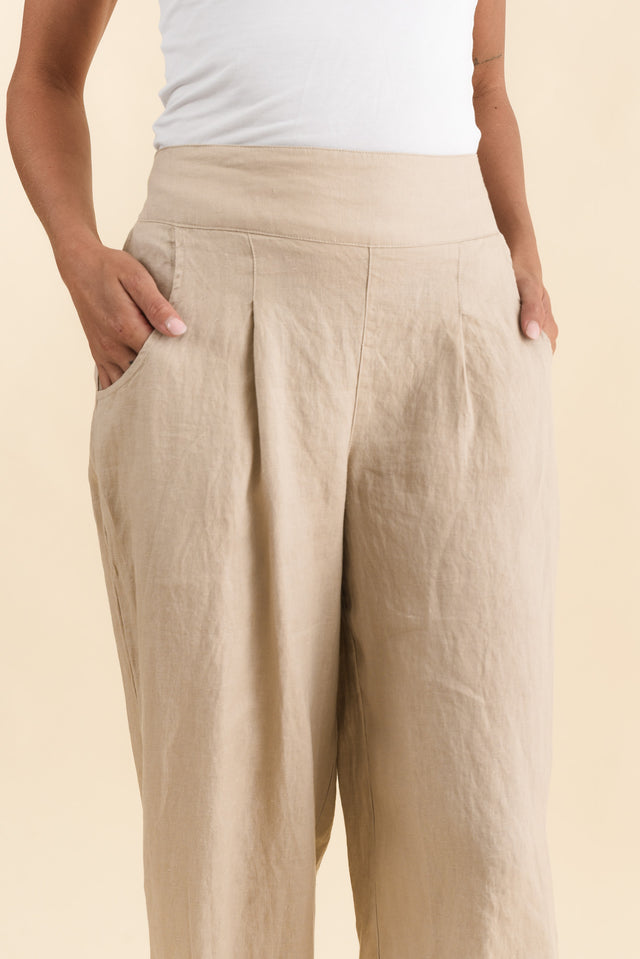 Lassie Beige Linen Barrel Pants,Brunette model,alt text|model:Brontie image 5