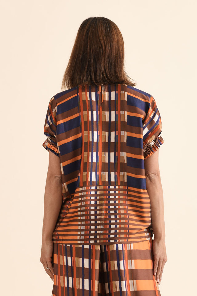 Lattice Orange Check Top,Back,Brunette model,alt text|model:Cara image 4