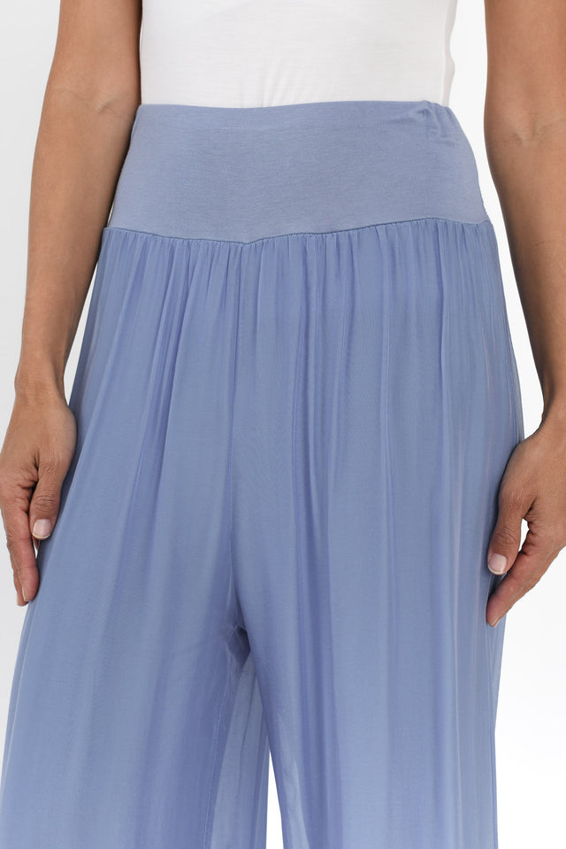 alt text|model:Cara image 4