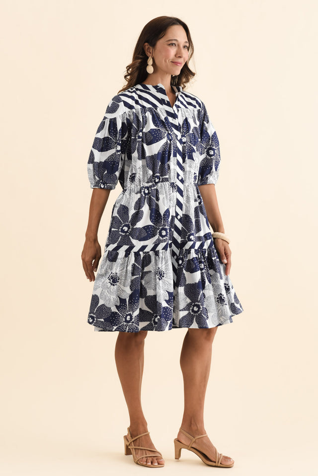 alt text|model:Cara image 4