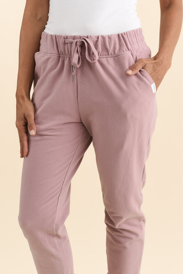 Lazy Days Blush Sweatpants,Brunette model,alt text|model:Cara image 6
