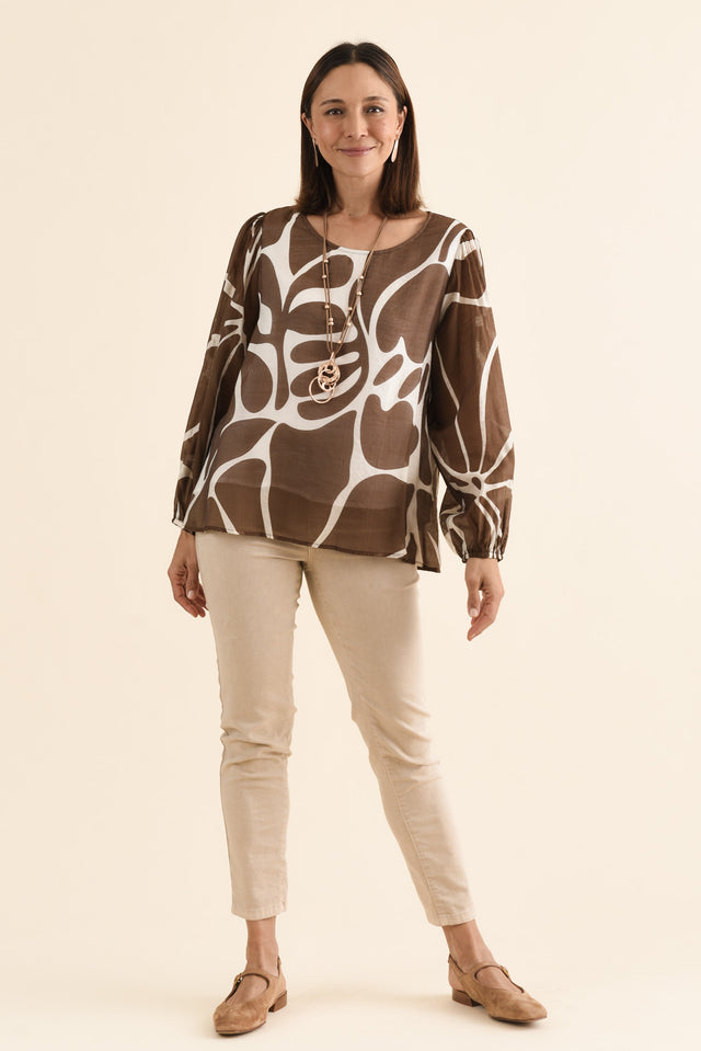 Lenah Mocha Abstract Sleeved Top,Full Body,Brunette model,alt text|model:Cara image 2