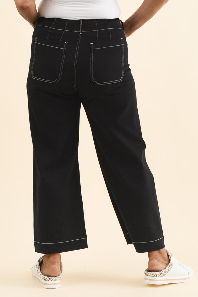 Lenon Black Denim Cropped Jeans,Brunette model,alt text|model:Pilita image 4
