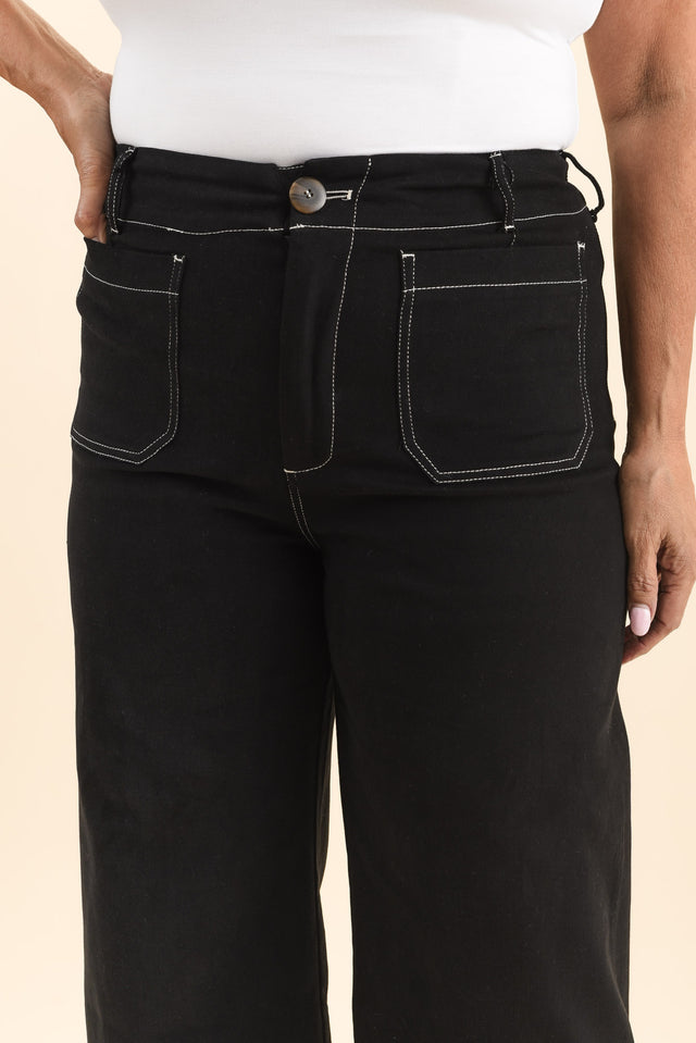 Lenon Black Denim Cropped Jeans,Brunette model,alt text|model:Pilita image 5