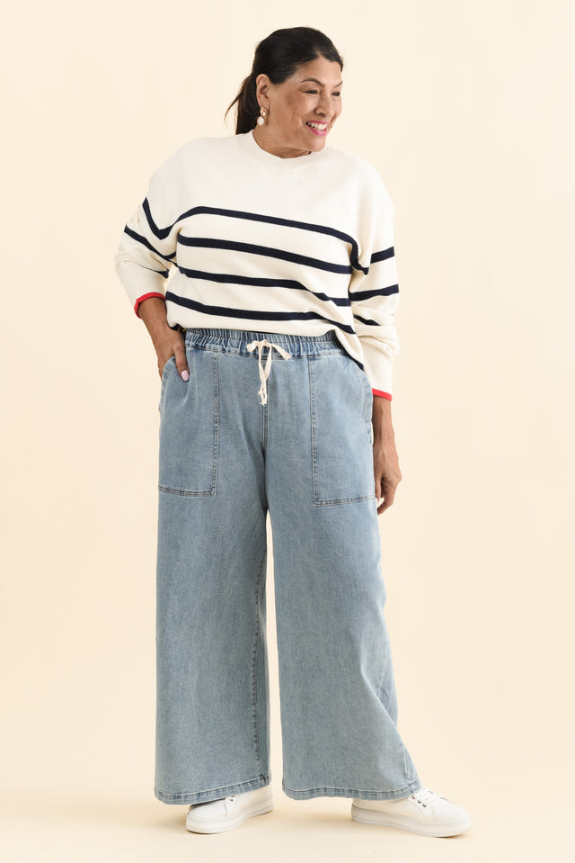 Quinn Light Blue Cotton Jogger Pants,Brunette model,alt text|model:Pilita image 9