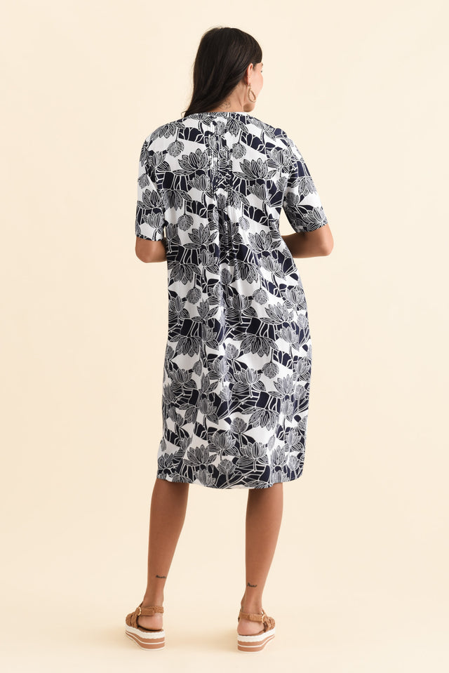 alt text|model:Brontie image 4