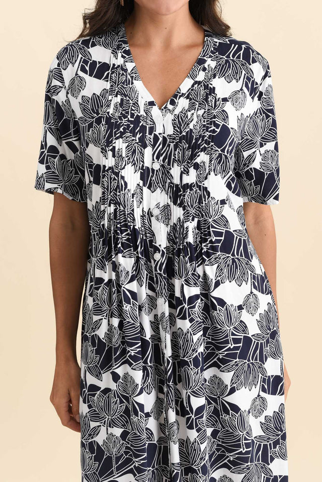 alt text|model:Brontie image 5