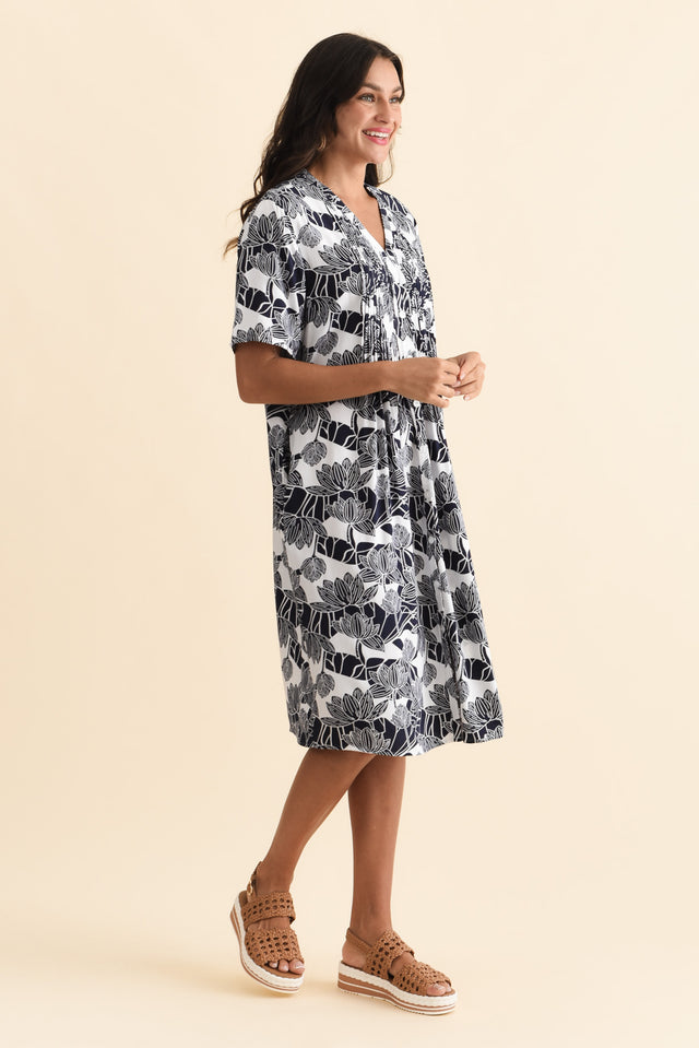 alt text|model:Brontie image 3