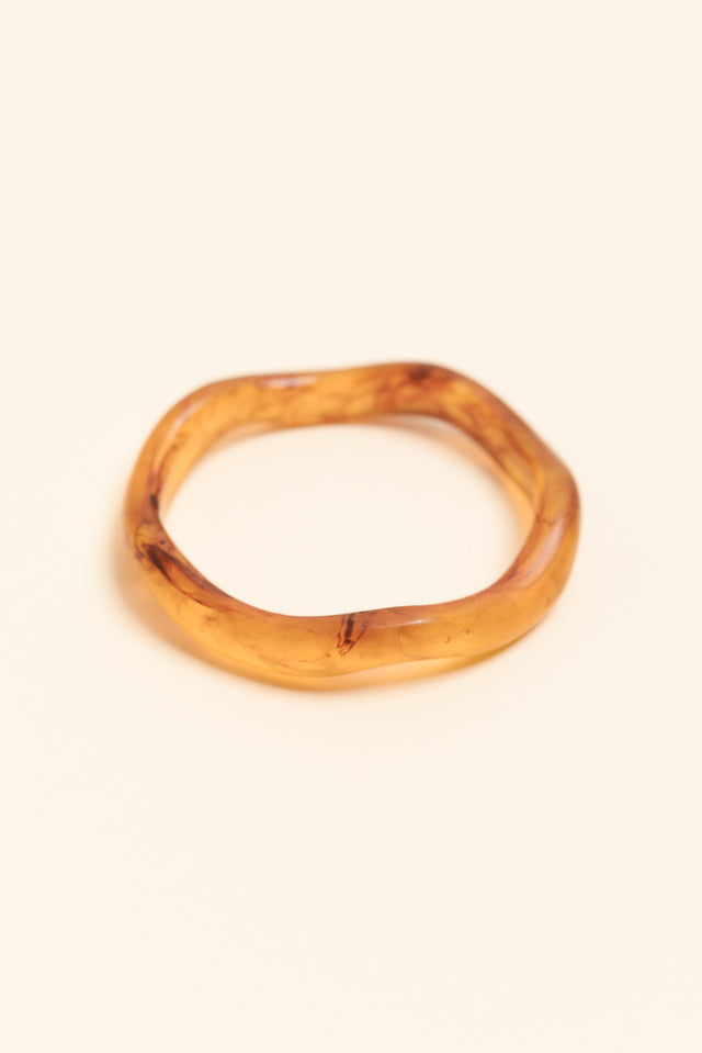 Lia Tortoiseshell Resin Wave Bangle