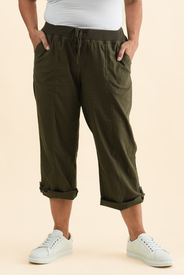 Lindsay Khaki 7/8 Cargo Pants,Brunette model,alt text|model:Pilita image 9