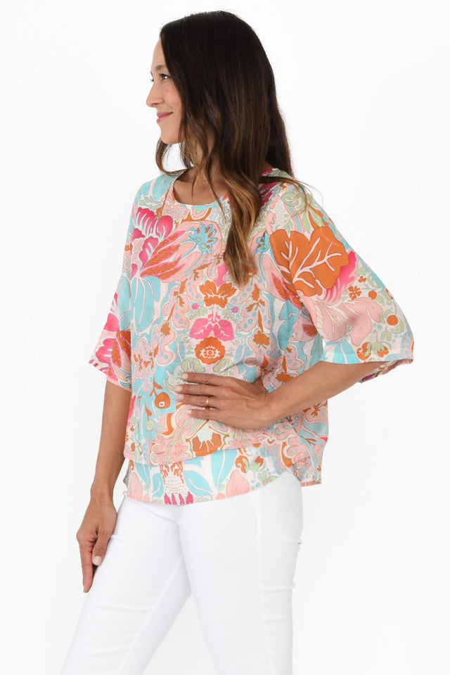 alt text|model:Cara image 4