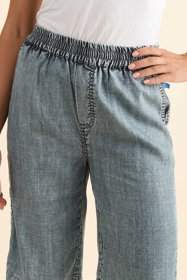 alt text|model:Brontie image 5