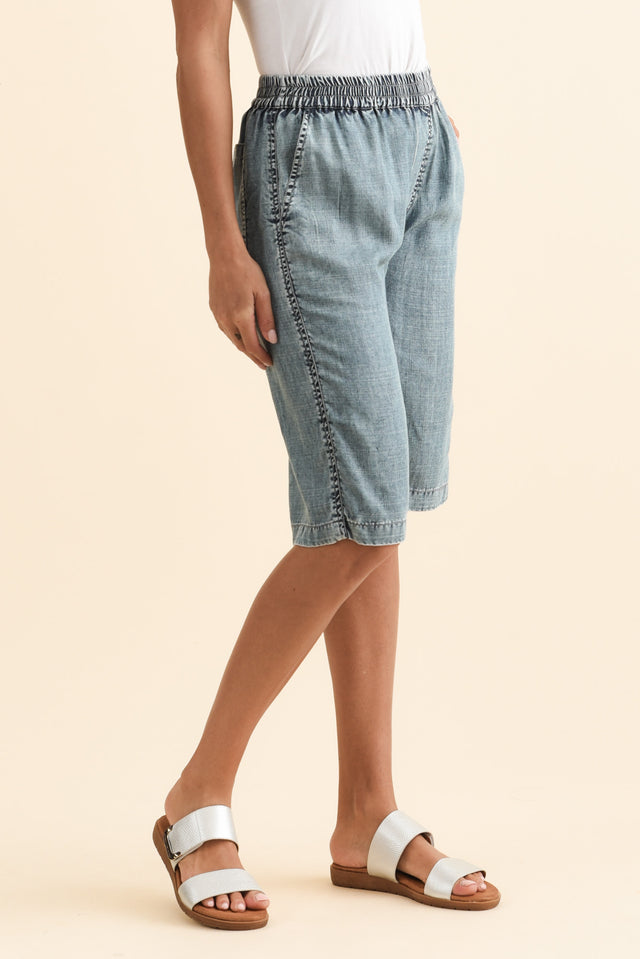 alt text|model:Brontie image 3