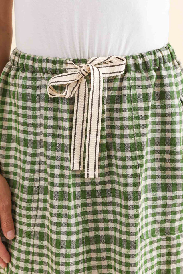 Lume Green Check Linen Maxi Skirt,Detail,Brunette model,alt text|model:Brontie image 5