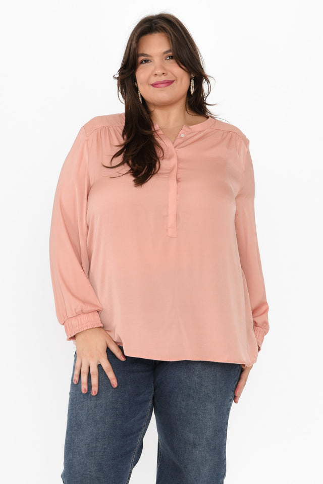 plus-size,curve-tops,plus-size-sleeved-tops,plus-size-tunics,plus-size-winter-clothing,alt text|model:Gabby image 8