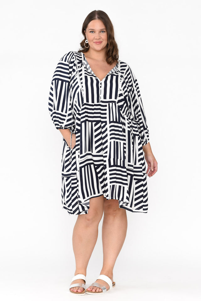 plus-size,curve-dresses,plus-size-sleeved-dresses,plus-size-above-knee-dresses,plus-size-summer-dresses image 8