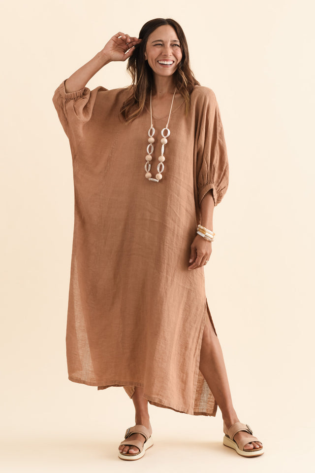 alt text|model:Cara image 4