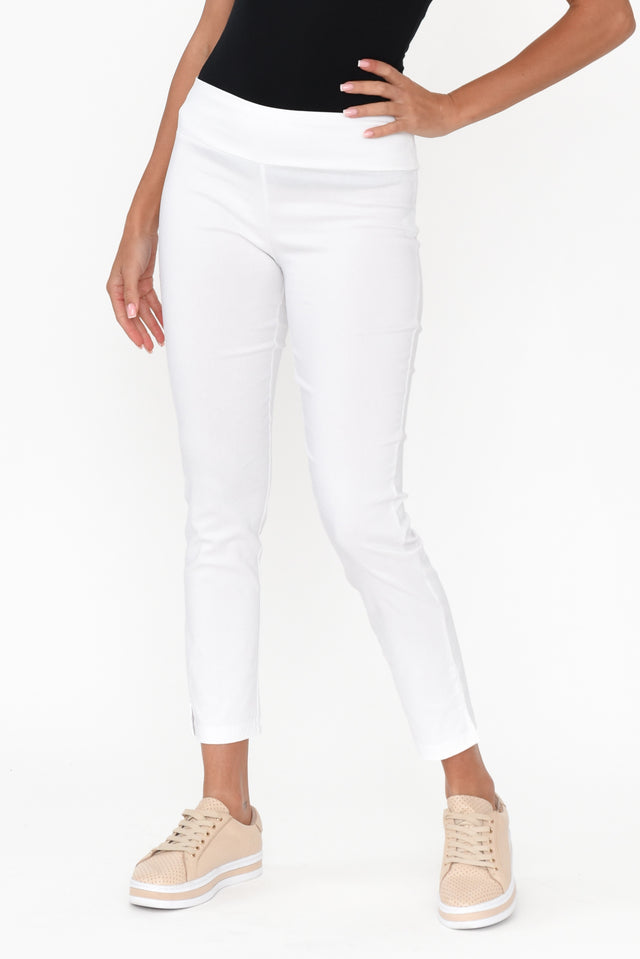 Marlin White Slim Leg Pants length_Cropped rise_Mid print_Plain colour_White PANTS   alt text|model:Brontie;wearing:XS