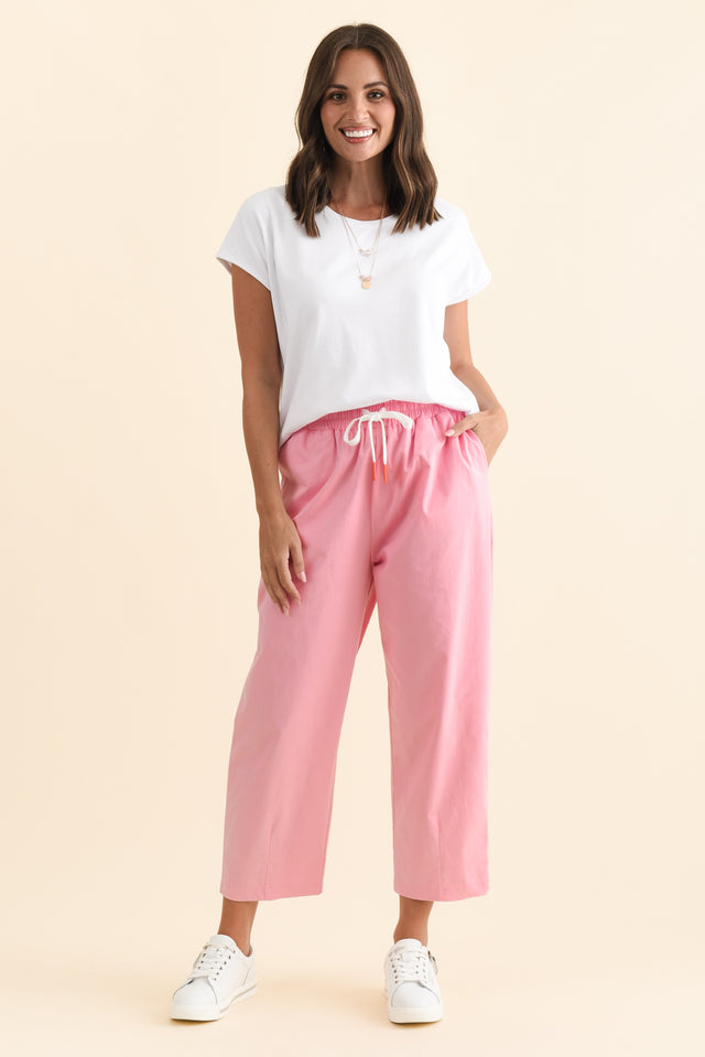 Martin Pink Cotton Barrel Pants,Brunette model,alt text|model:MJ image 7