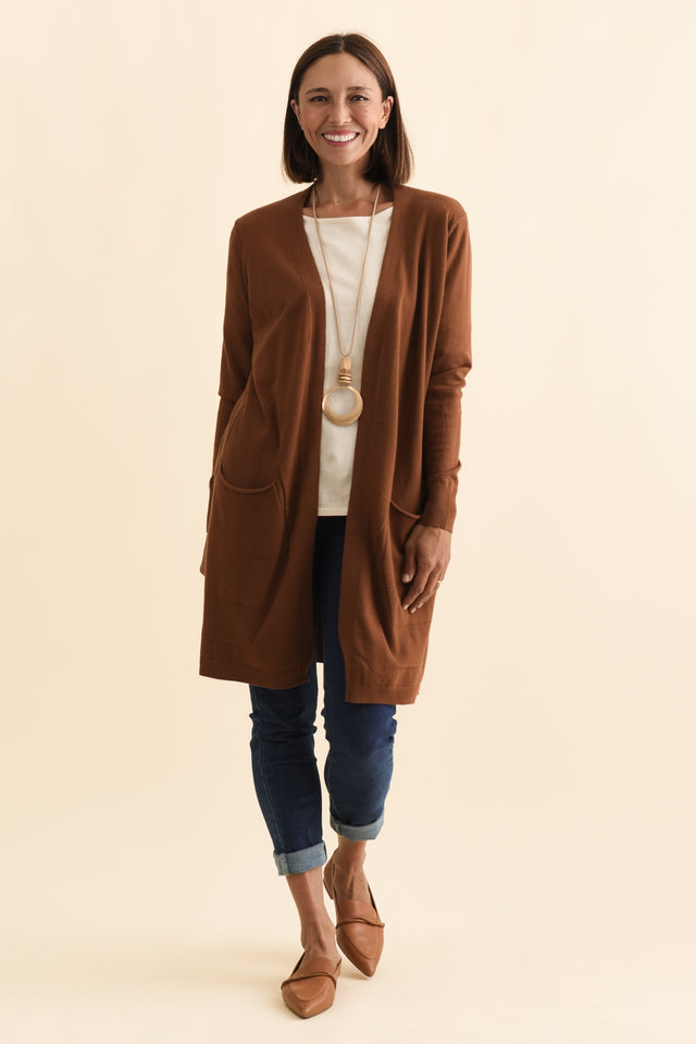 alt text|model:Cara image 3