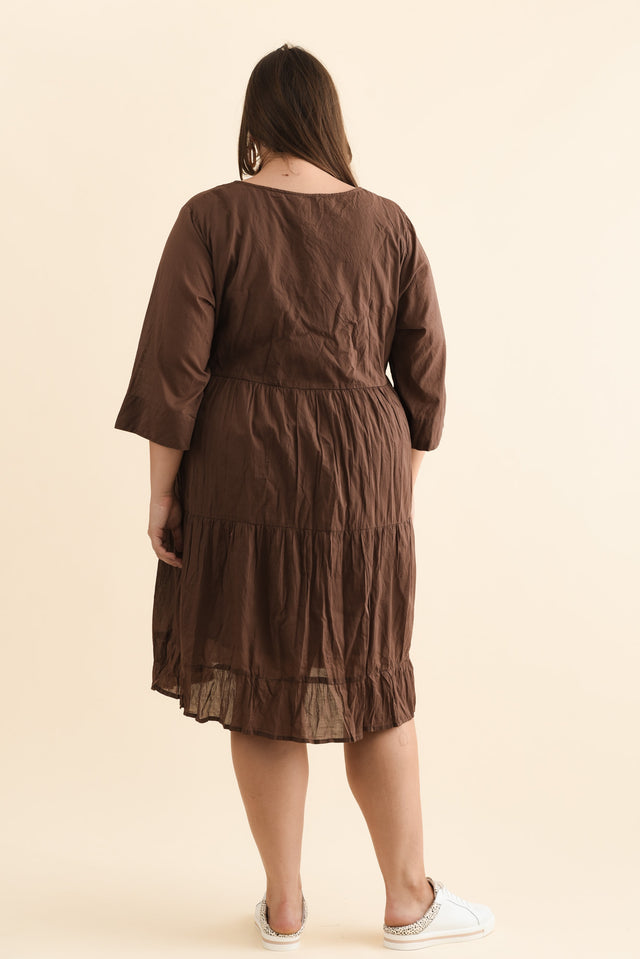 Milana Chocolate Crinkle Cotton Dress,Brunette model,alt text|model:Gabby image 16