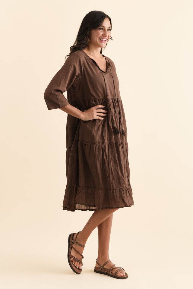 Milana Chocolate Crinkle Cotton Dress,Brunette model,alt text|model:Brontie image 5