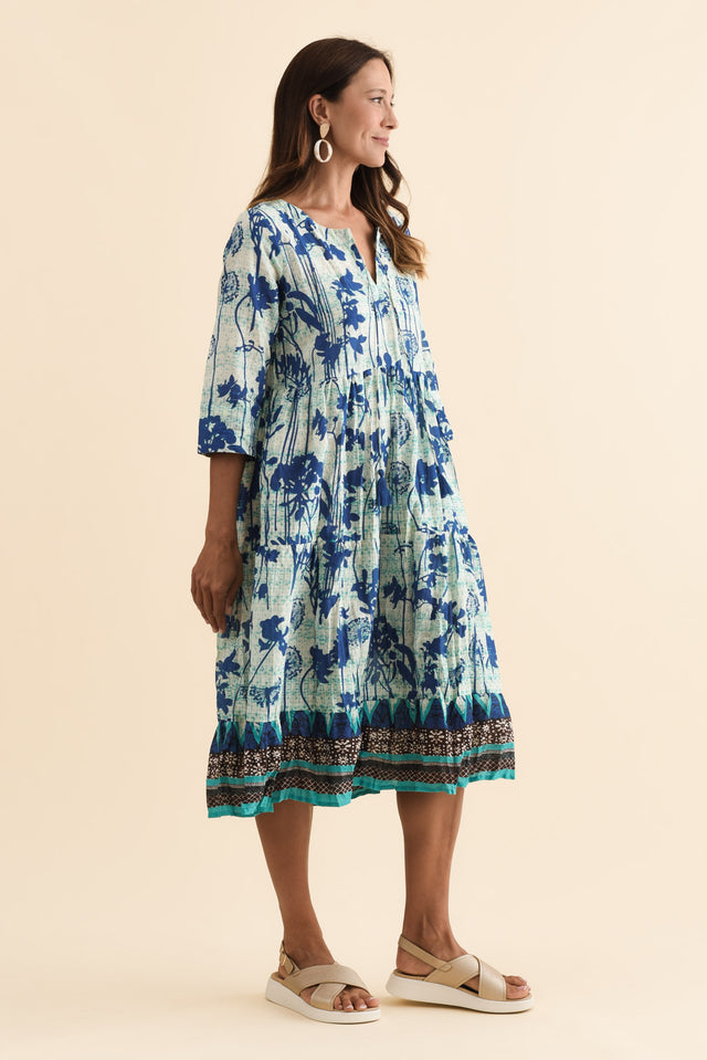 alt text|model:Cara image 3