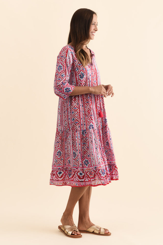 alt text|model:Cara image 3