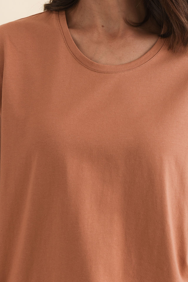 Mindy Mocha Cotton Shell Tee,Detail,Brunette model,alt text|model:Cara image 5