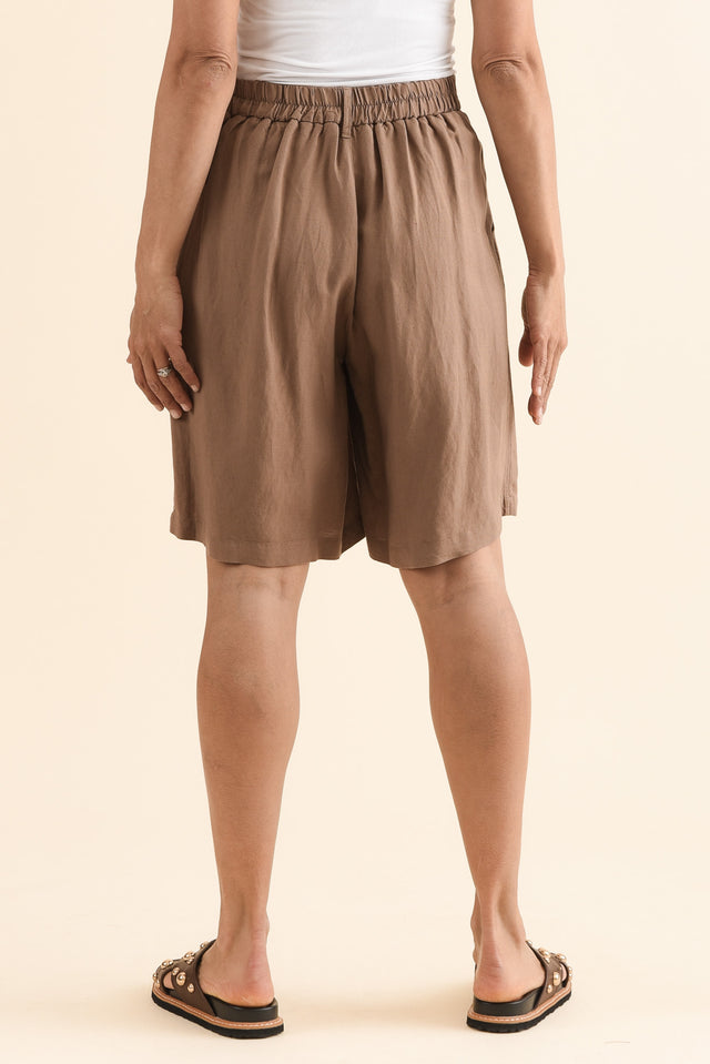 Minette Mocha Pocket Shorts,Back,Brunette model,alt text|model:Cara image 6