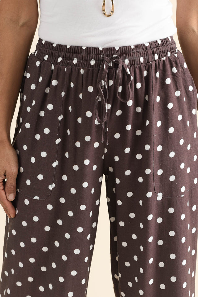 Minnelli Chocolate Spot Linen Cotton Pants,brunette model,Close up of outfit,alt text|model:Cara image 5