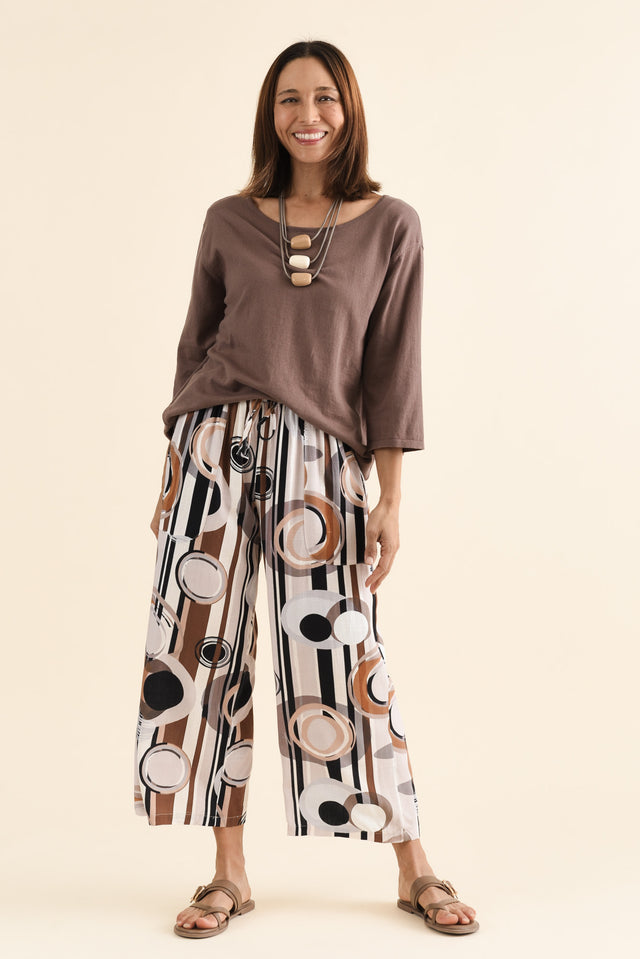 Minnelli Tan Geo Linen Cotton Pants,brunette model,Full Outfit,alt text|model:Cara