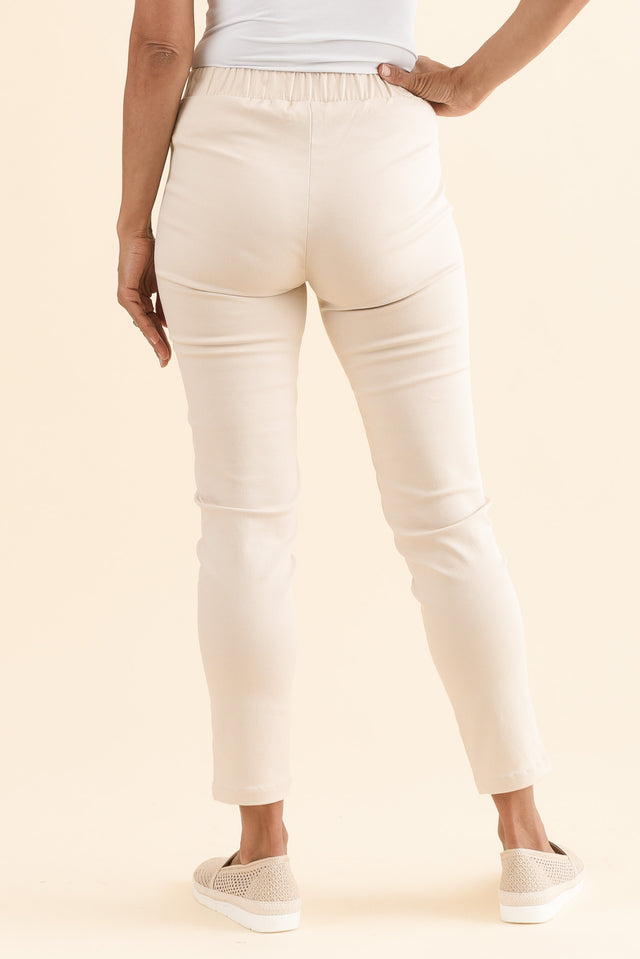 Missy Natural 7/8 Stretch Pants,Back,Brunette model,alt text|model:Cara image 4